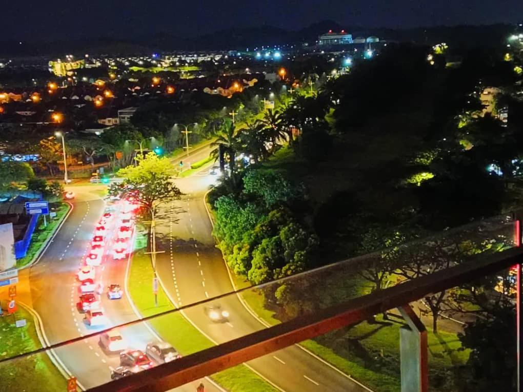 Mount Austin Hawkelai Apartemen *