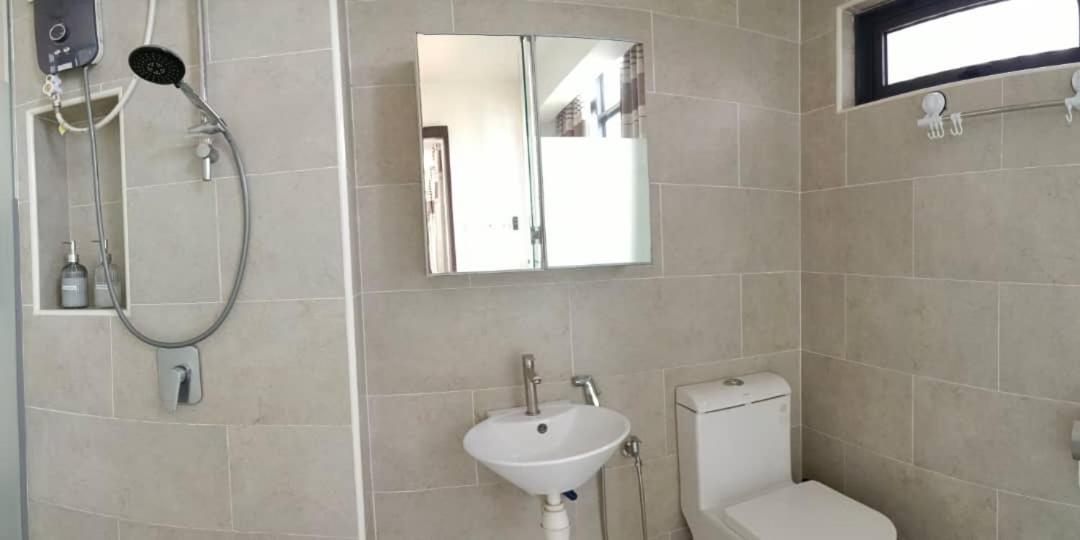Mount Austin Hawkelai Apartemen