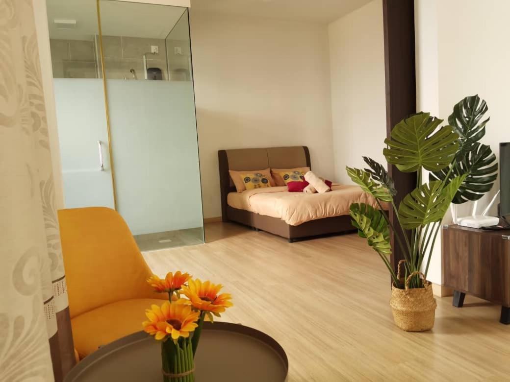 Mount Austin Hawkelai Apartemen *