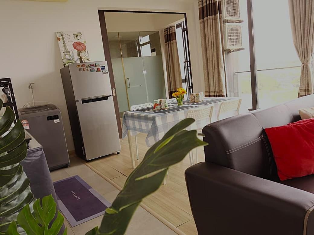 Mount Austin Hawkelai Apartemen